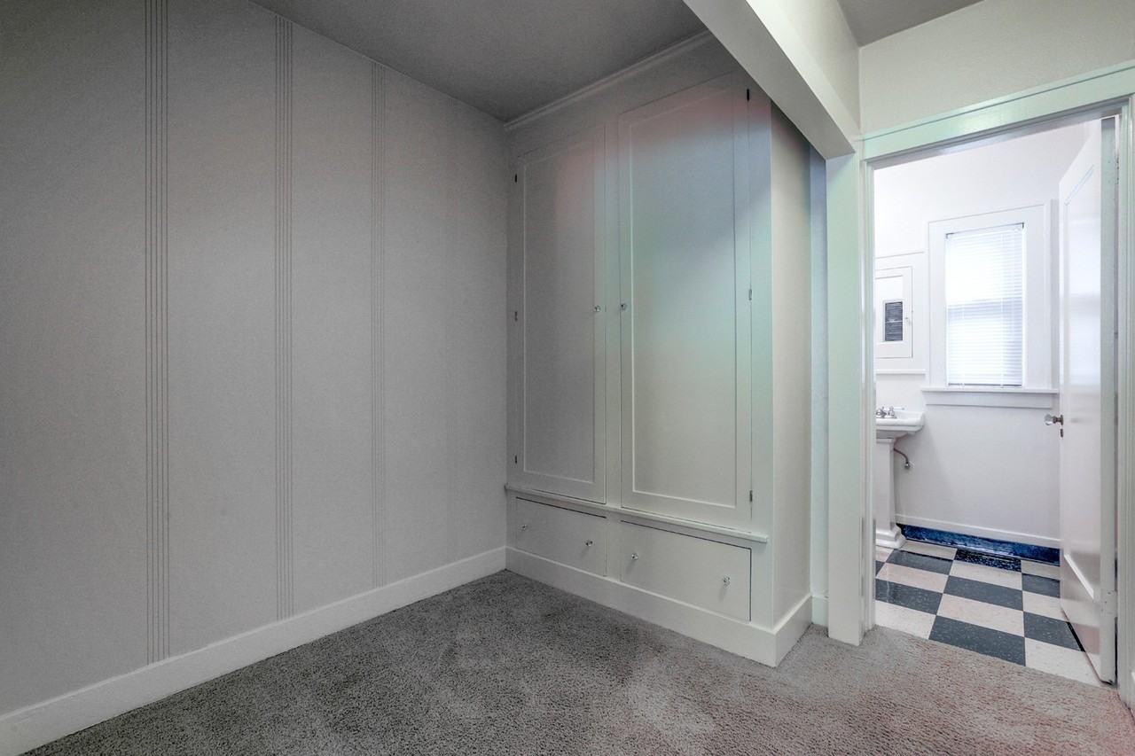 HOLLADAY COURT APARTMENTS (CZOP08) - Photo 3 of 22