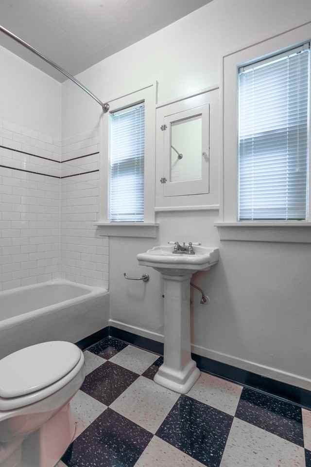 HOLLADAY COURT APARTMENTS (CZOP08) - Photo 5 of 22