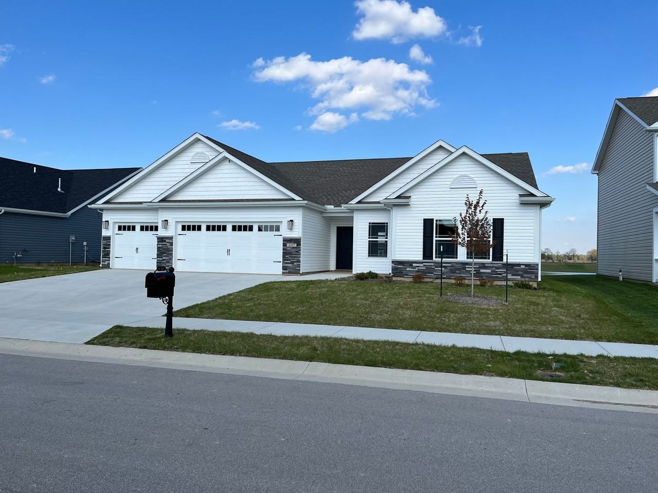 4367 Foal Dr - Photo 3 of 28