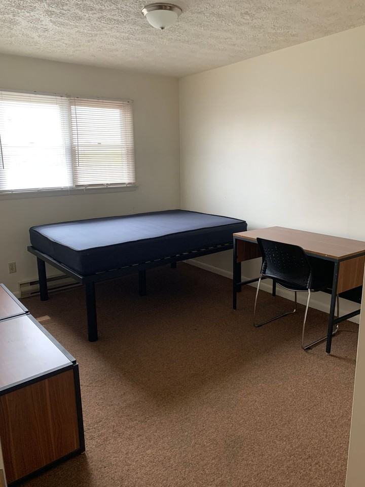 1215 Maple St - Photo 5 of 18