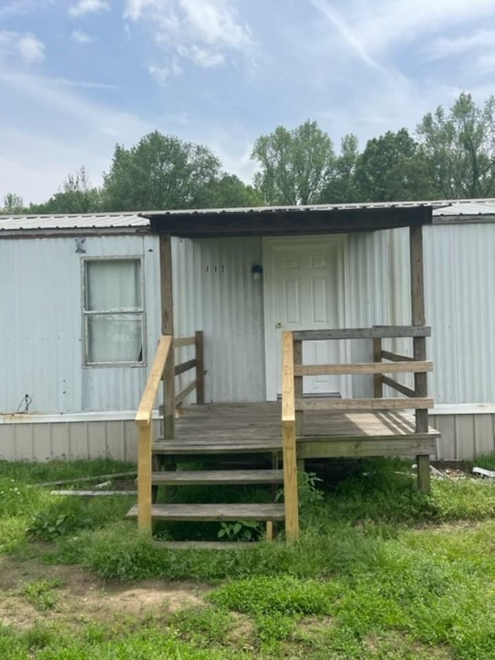 117 Dolphin Ln - Photo 2 of 10