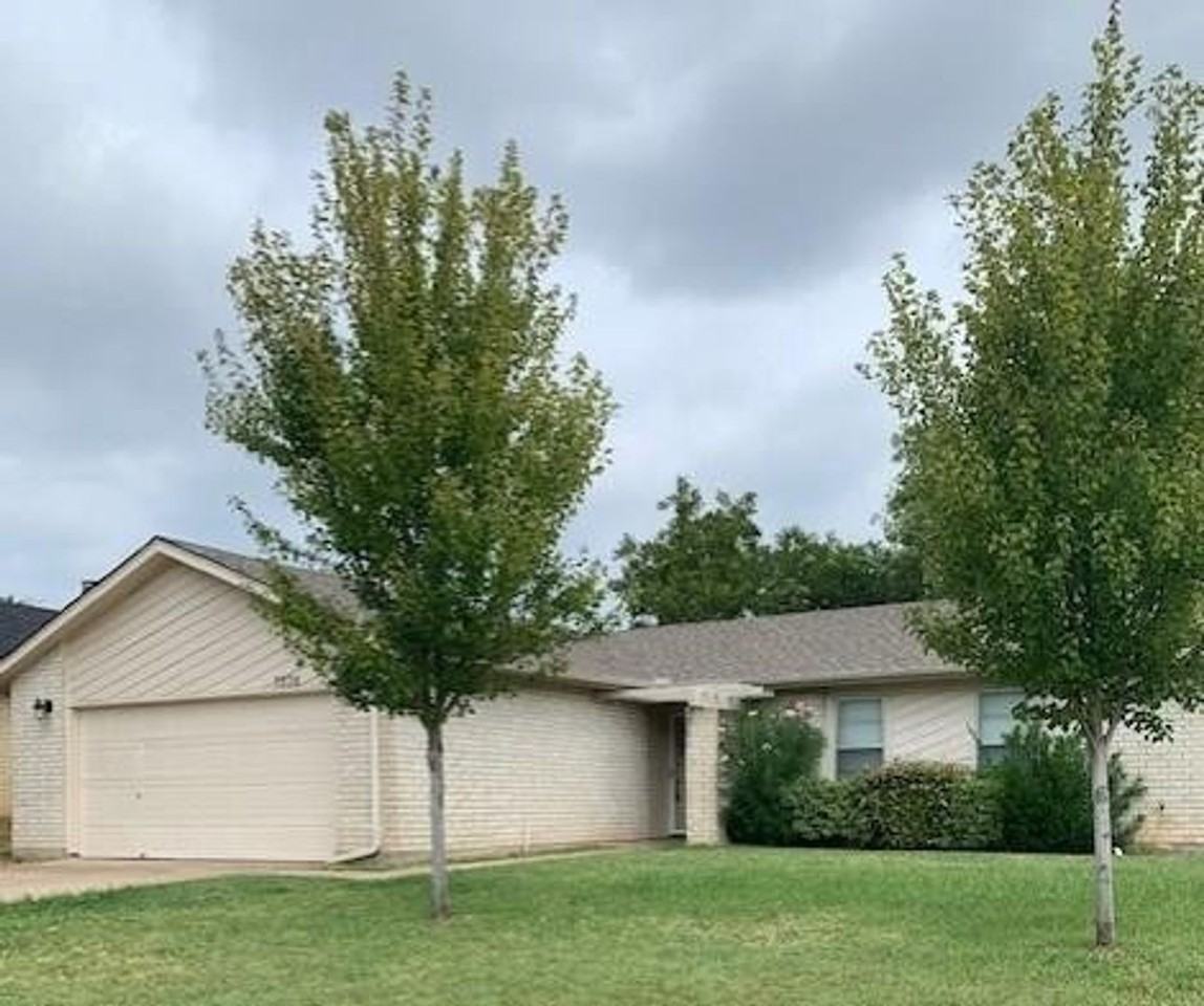 7208 Southridge Trl - Photo 2 of 12
