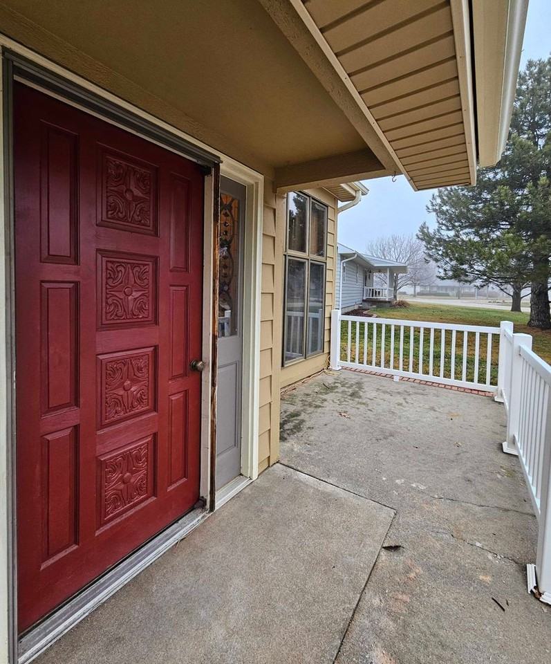 1625 Jody Ln - Photo 2 of 32