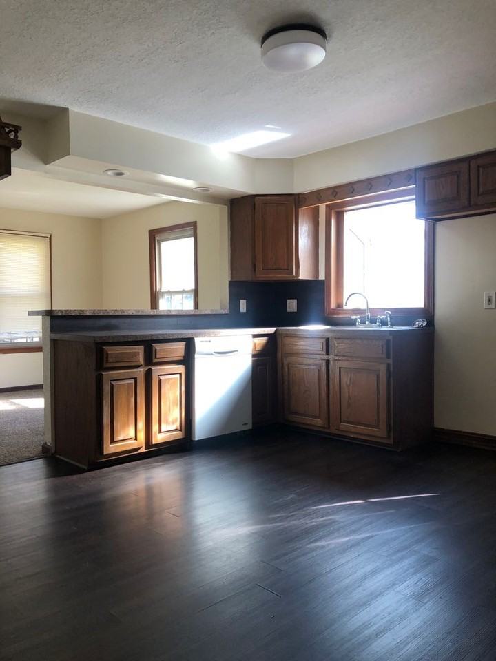 1755 Welker Ave - Photo 2 of 11