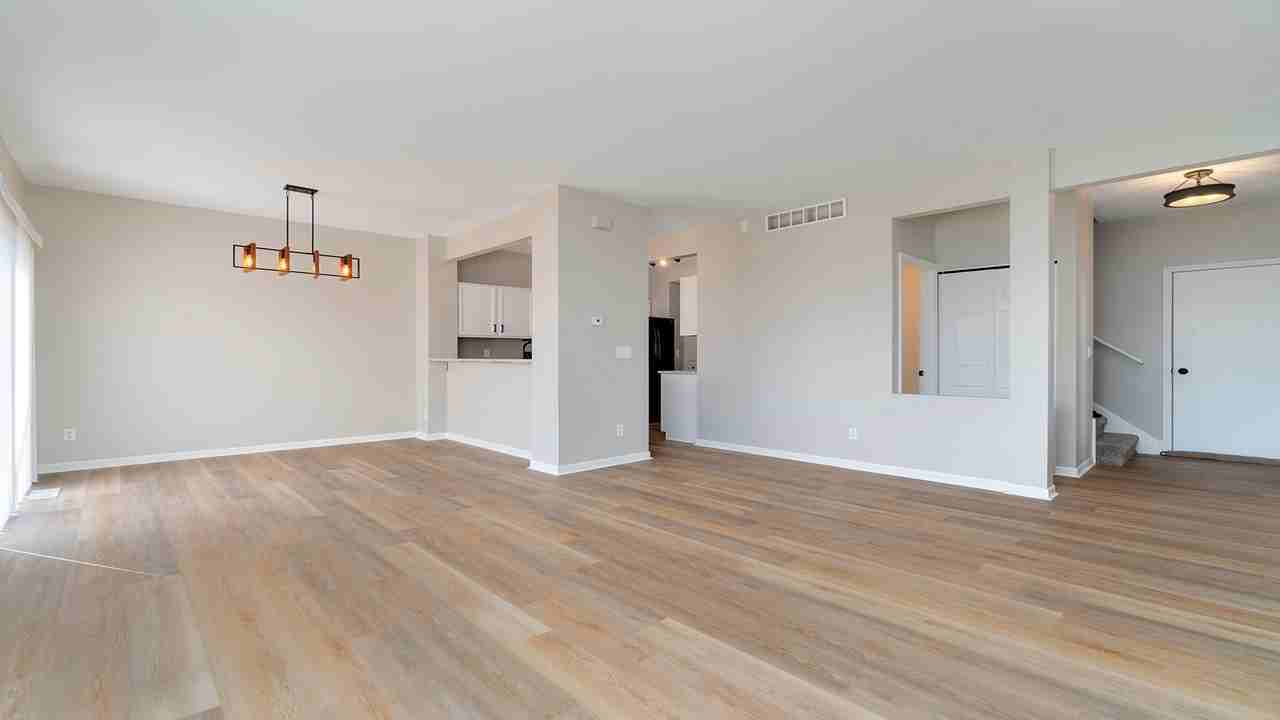 7495 Thomas Dr - Photo 2 of 8