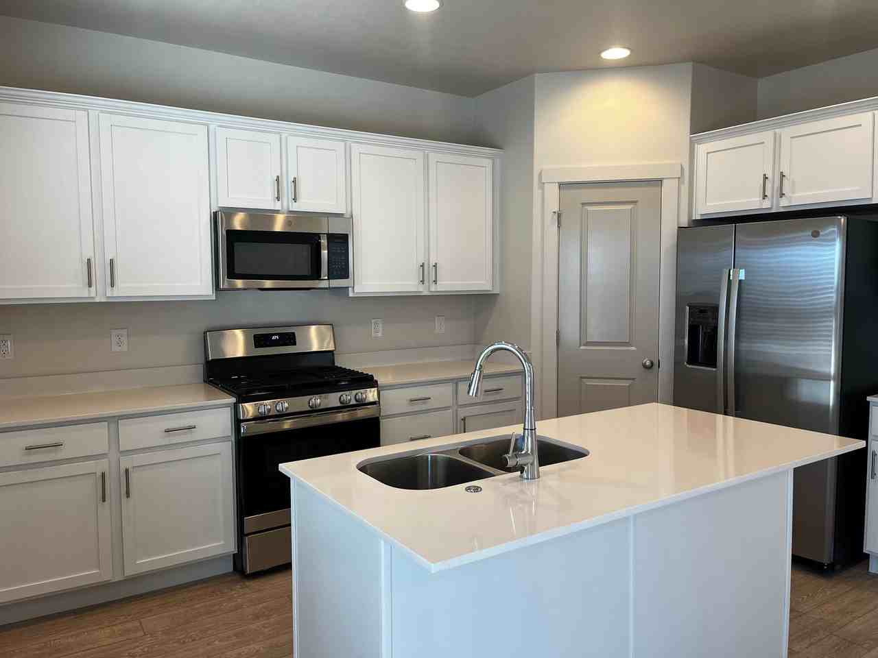 526 S Oracle St - Photo 2 of 38