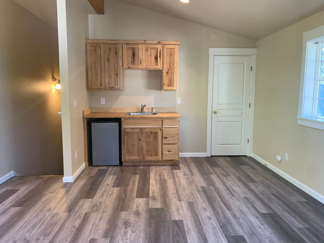 1232 NW Cumberland - Photo 2 of 10