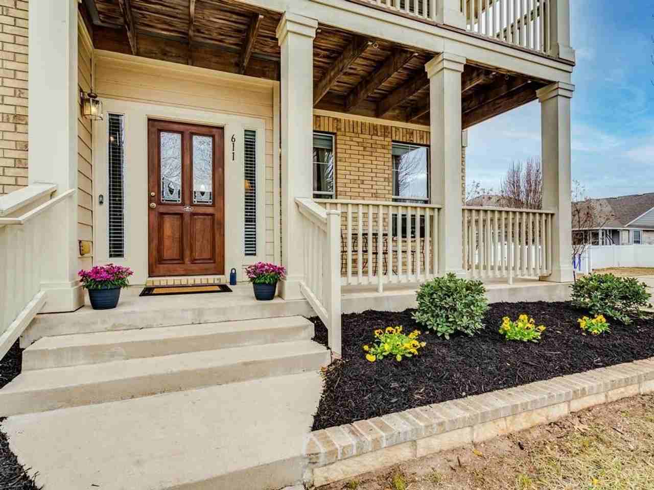 611 Boca Chica Dr - Photo 2 of 32