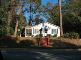 featured image of 1211 N Oak St
