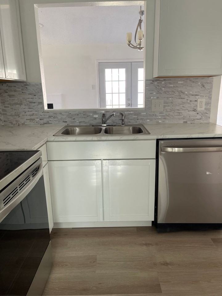 2108 Dickens Dr - Photo 4 of 9