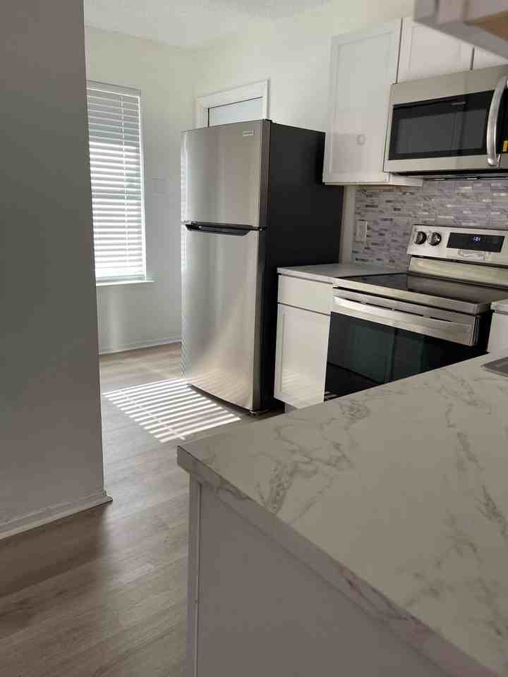 2108 Dickens Dr - Photo 5 of 9