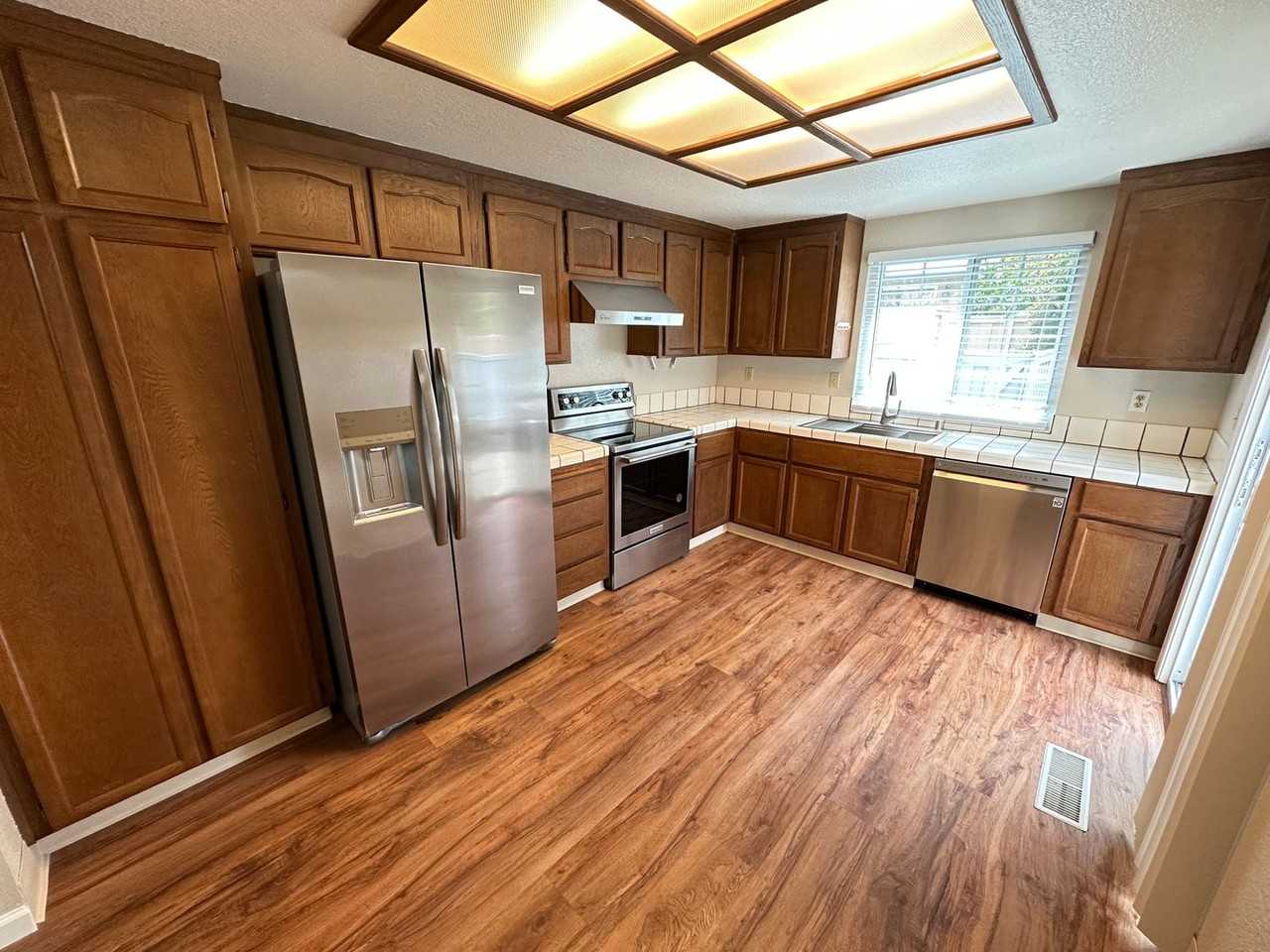 1916 Apollo Ct - Photo 3 of 17