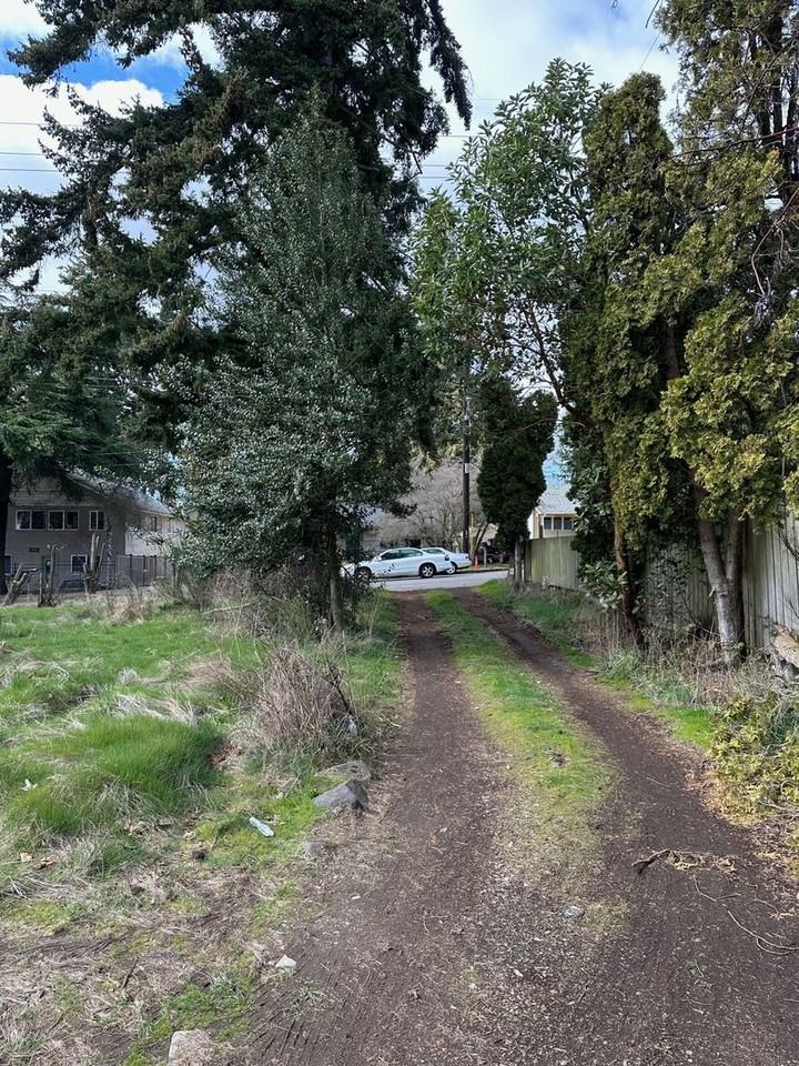 11404 8th Ave Ne - Photo 2 of 16