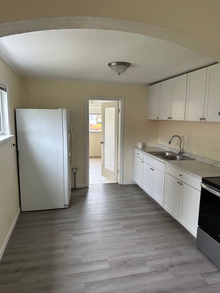 11404 8th Ave Ne - Photo 3 of 16