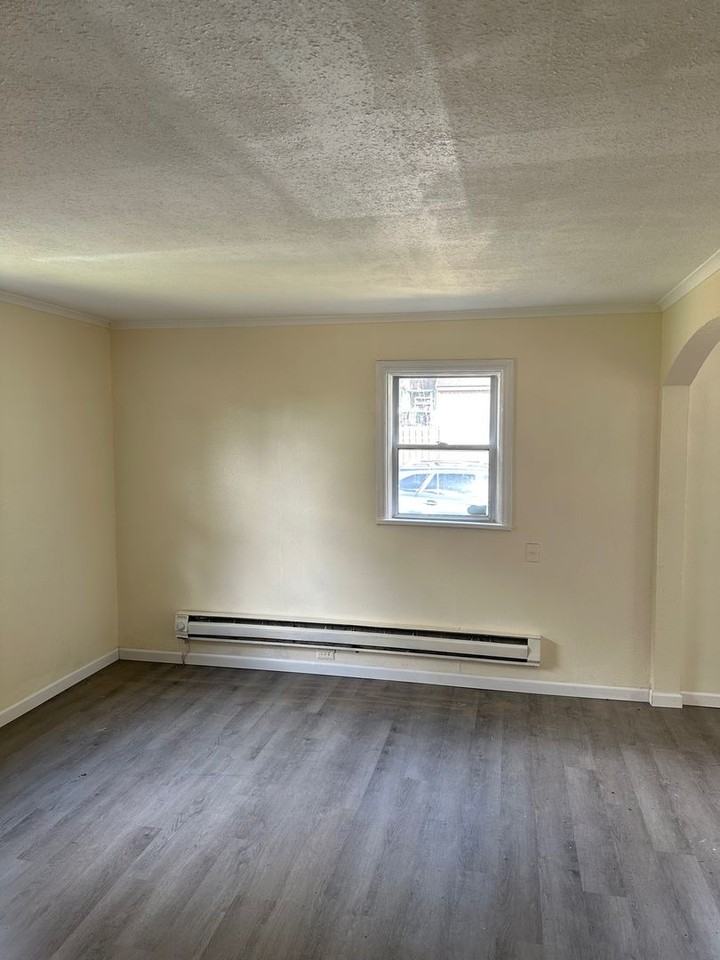 11404 8th Ave Ne - Photo 5 of 16