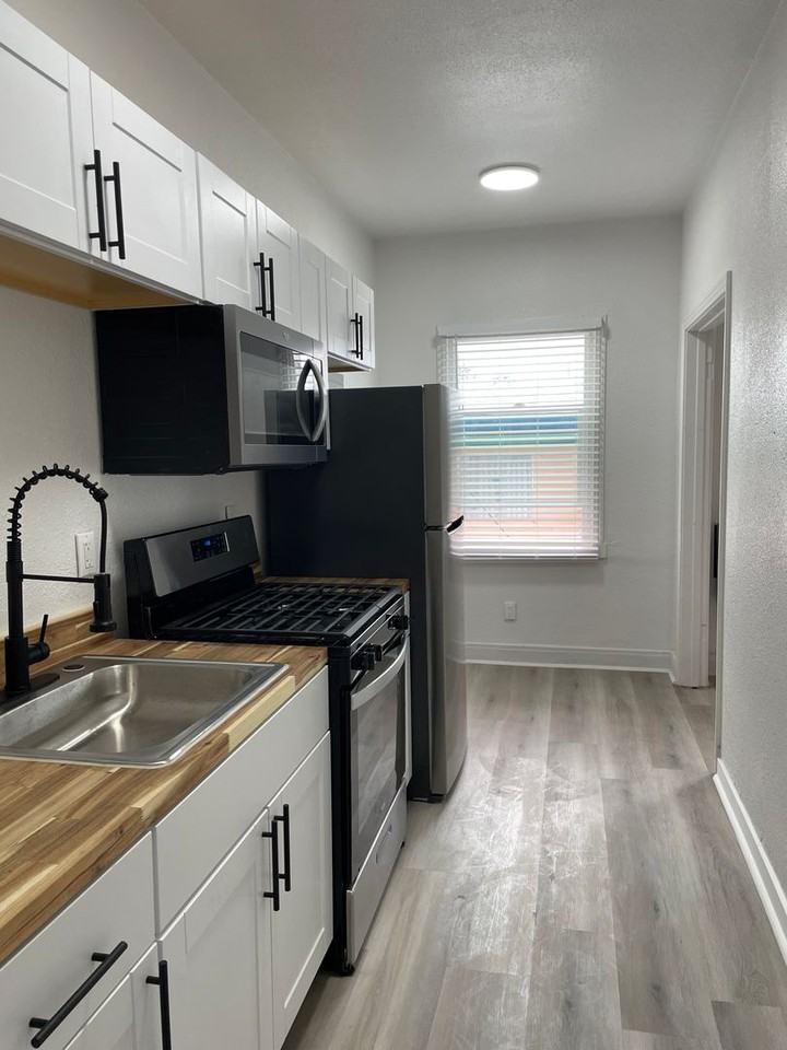 7th Street Apartments - Photo 2 of 20