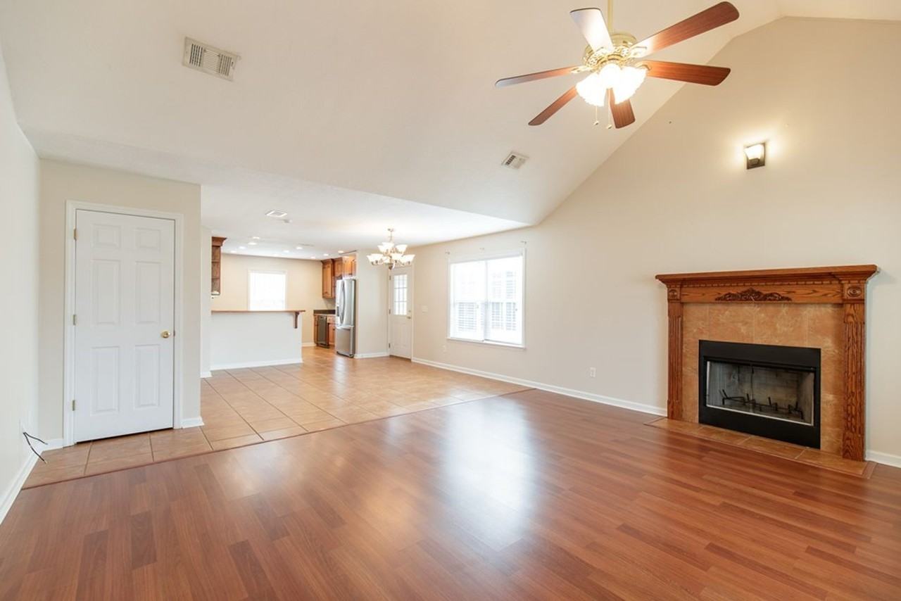 138 Oak St - Photo 3 of 23