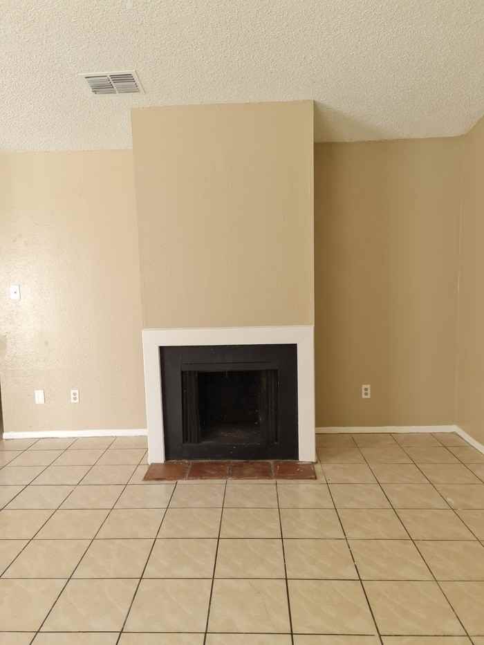 2102 N 7th St #D - Photo 2 of 10