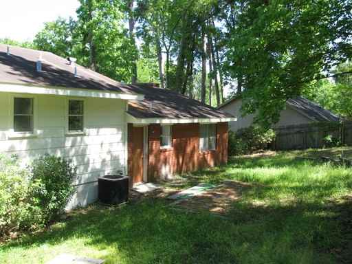 105 Crestwood Dr - Photo 3 of 13