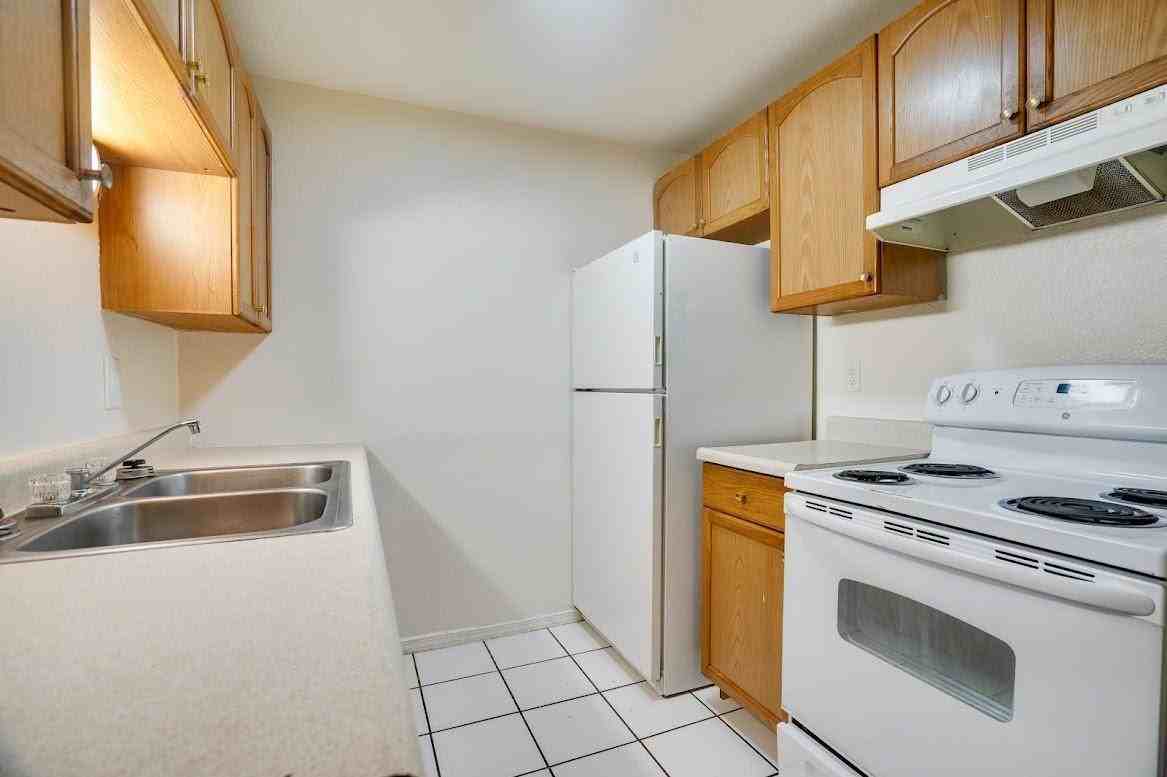 7415 146th Street Southwest - Photo 4 of 12