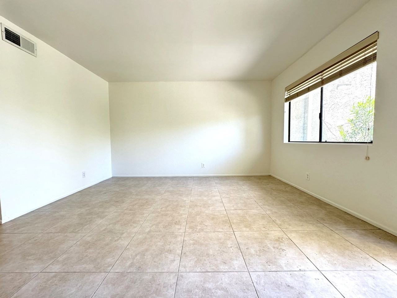 473 Bradshaw Ln - Photo 6 of 24