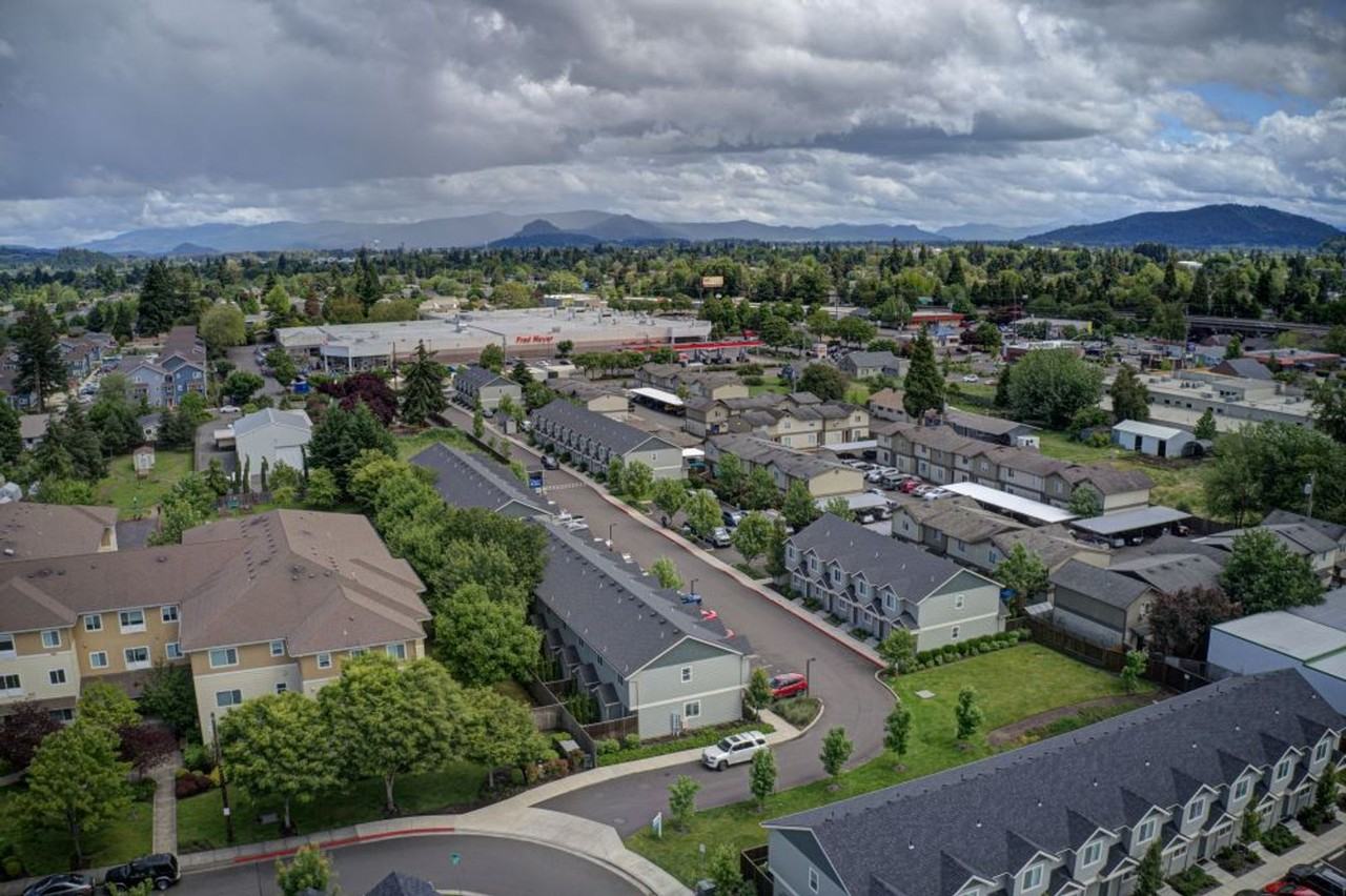 PIONEER TOWNHOMES - Photo 2 of 7
