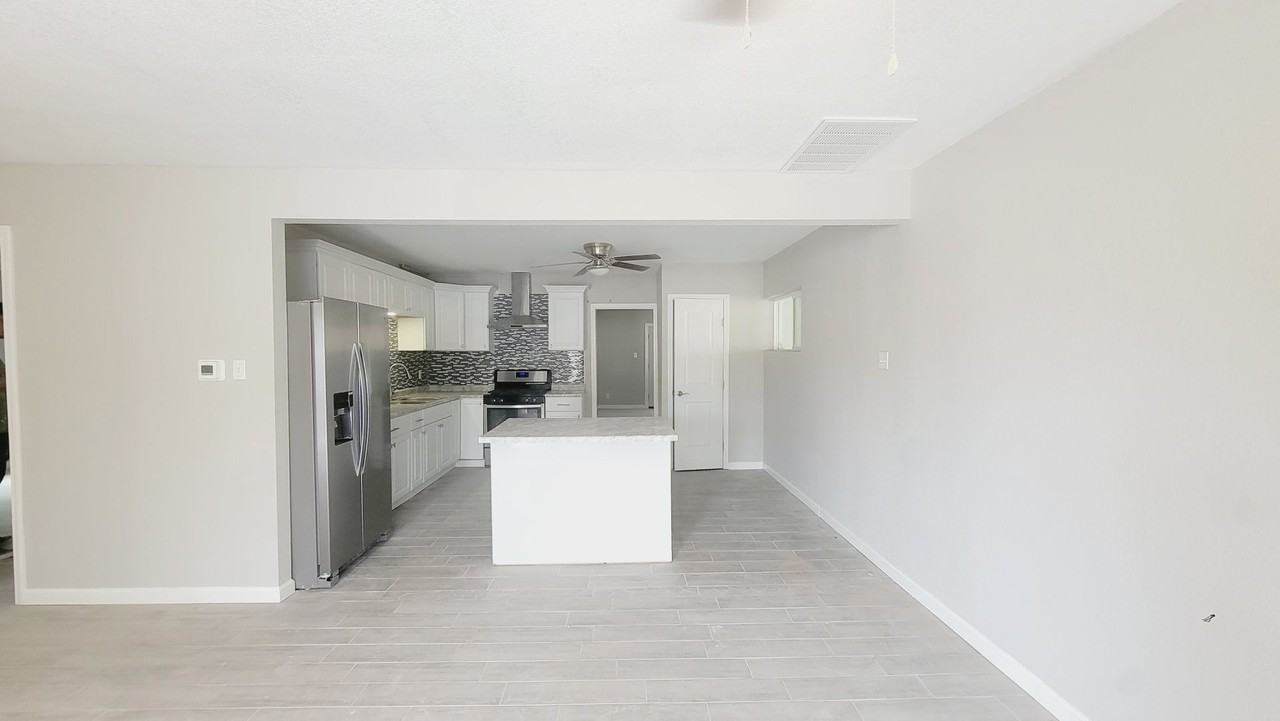 7632 Adobe Dr - Photo 3 of 16