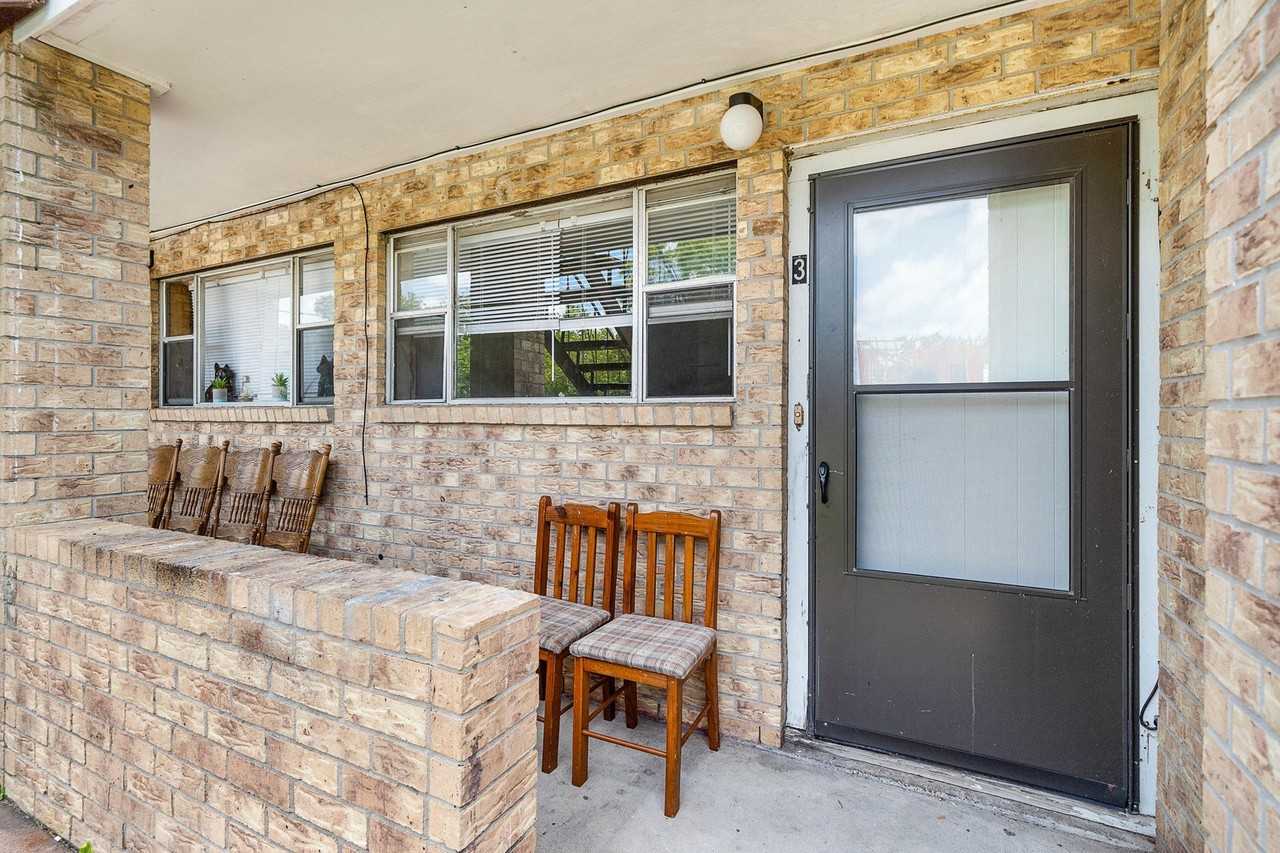 2729 Main - Photo 2 of 25