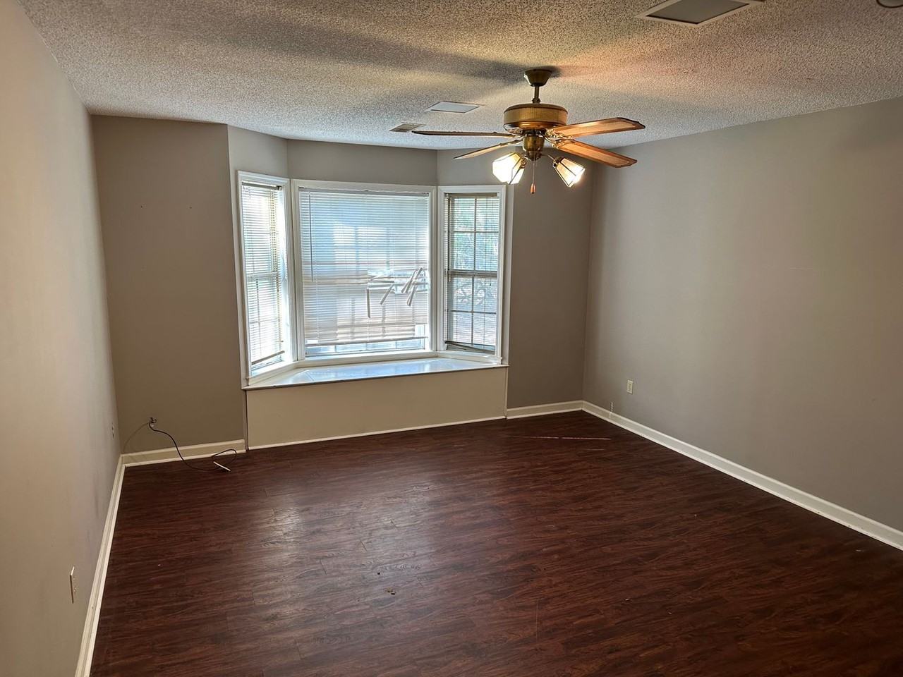 1925 Coral Hills Dr - Photo 7 of 15