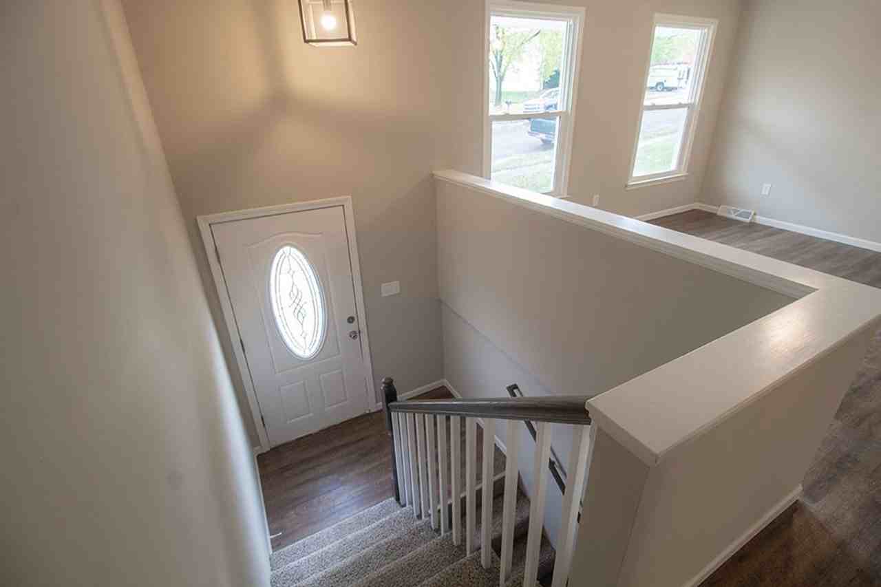 1909 Newton Dr - Photo 2 of 34