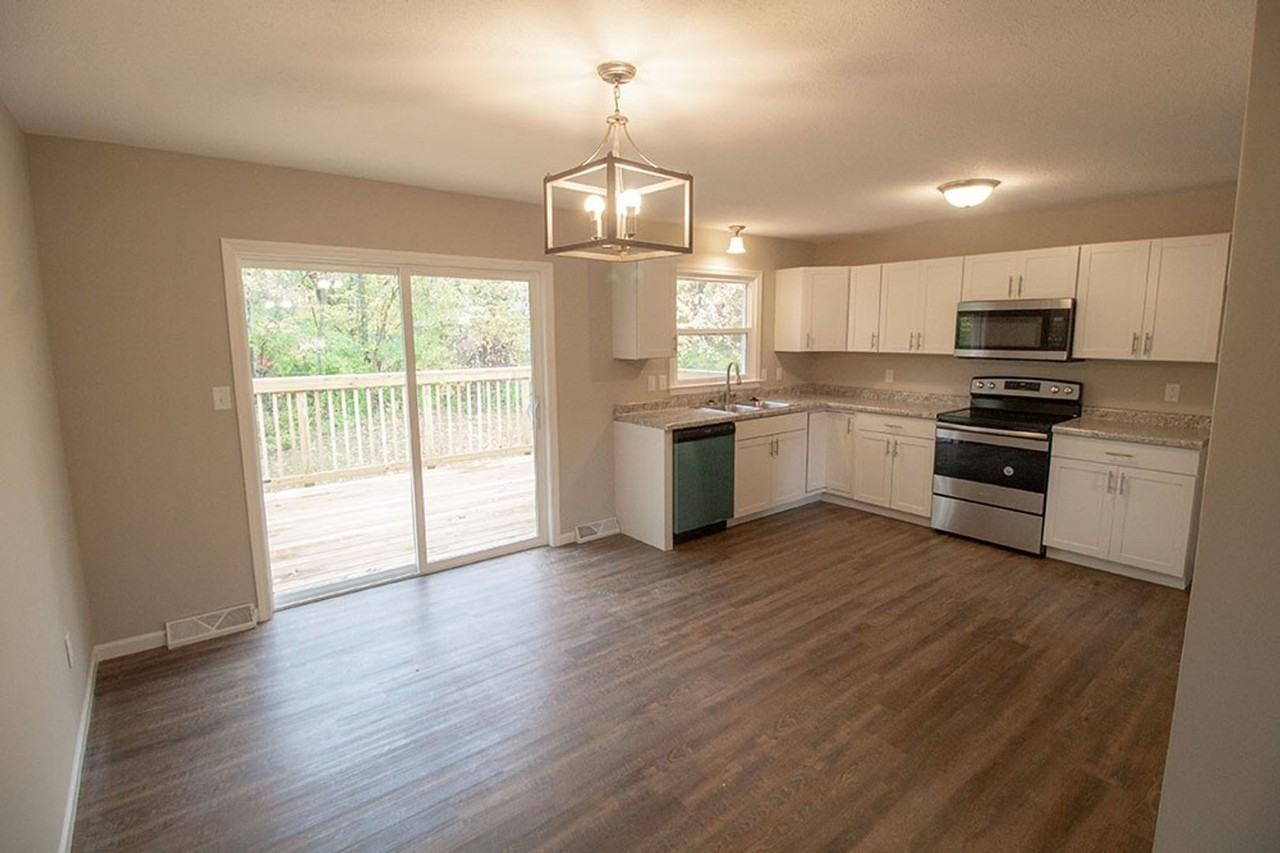 1909 Newton Dr - Photo 7 of 34