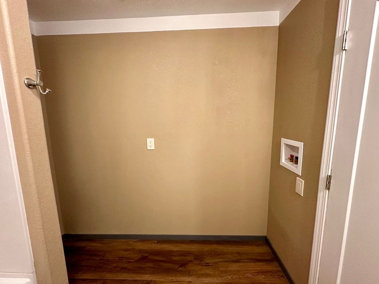 353 S 3rd St #07 - Photo 5 of 8