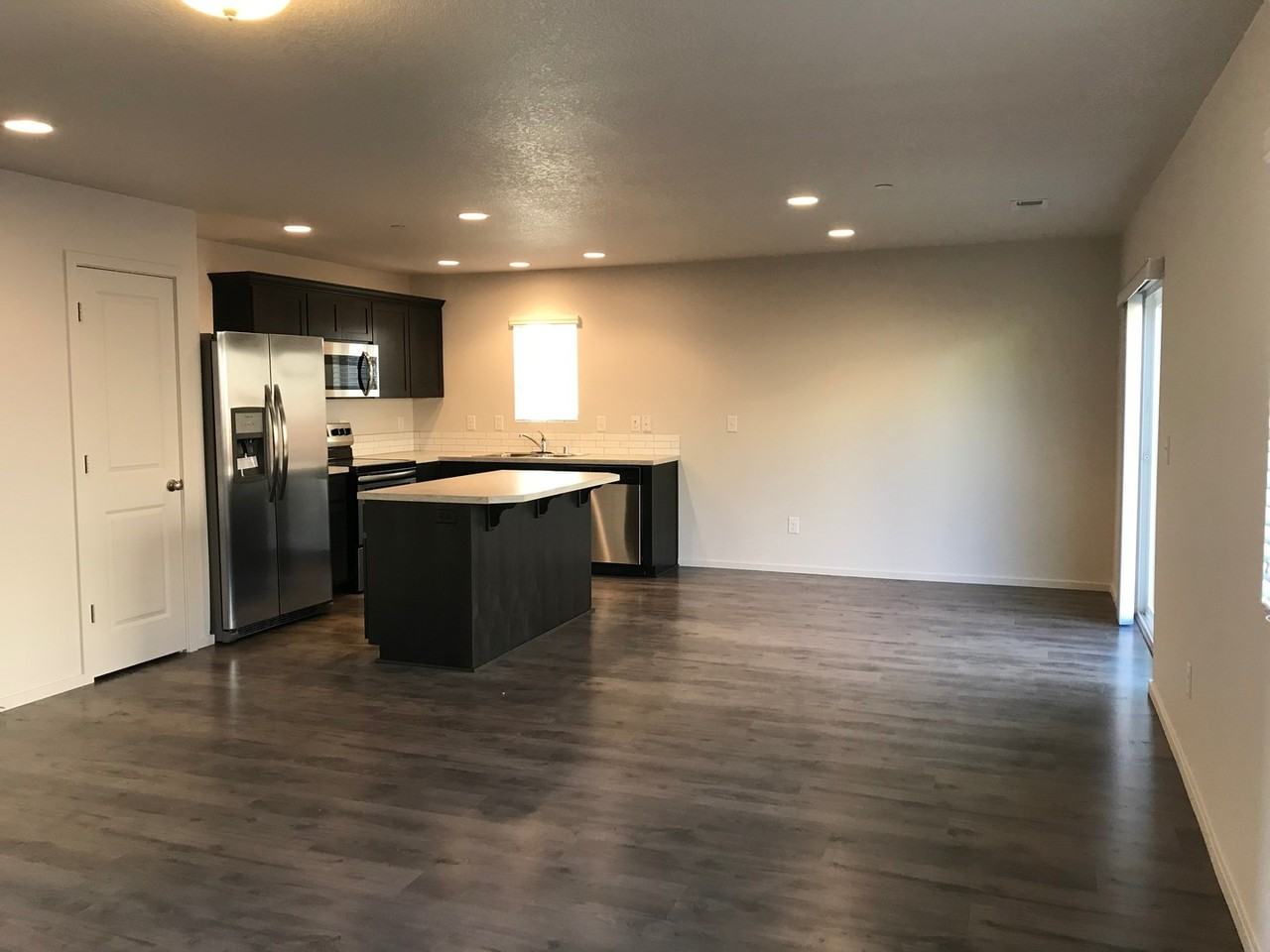 3616 Ne Kingbird St - Photo 5 of 32