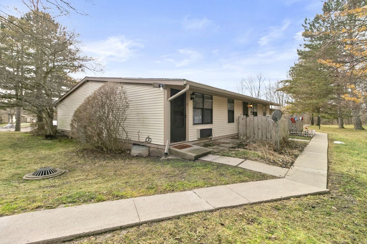 Forest View Apartments (Metro Lansing Investments LLC) - Photo 4 of 29