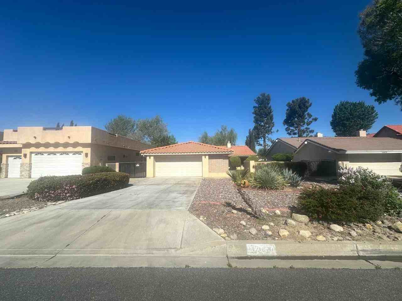 12660 Rolling Ridge Rd - Photo 3 of 25
