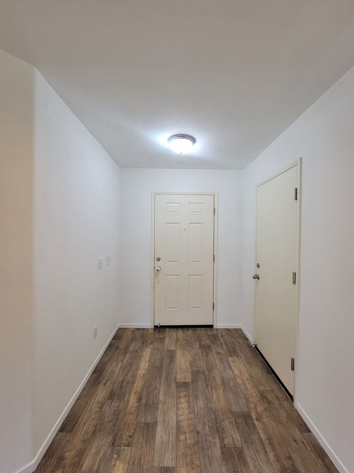 2141 E Sweet Ave - Photo 3 of 12