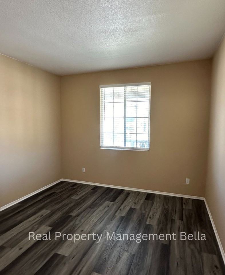 3973 Barbury Palms Way - Photo 4 of 30