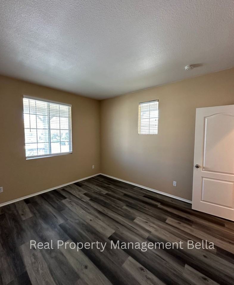 3973 Barbury Palms Way - Photo 5 of 30