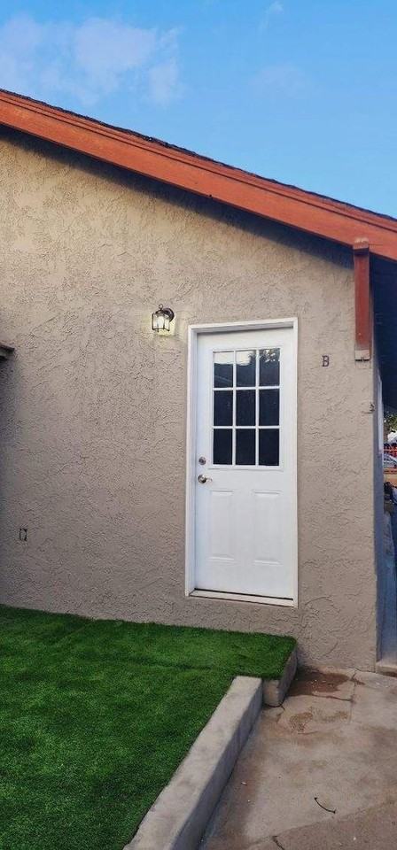 1709 Locust Ave - Photo 2 of 12