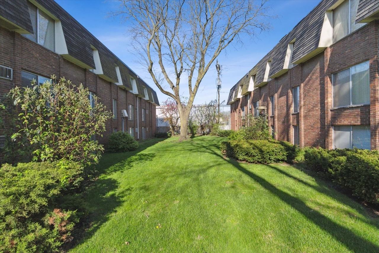 Parkside Apartments - Photo 3 of 28