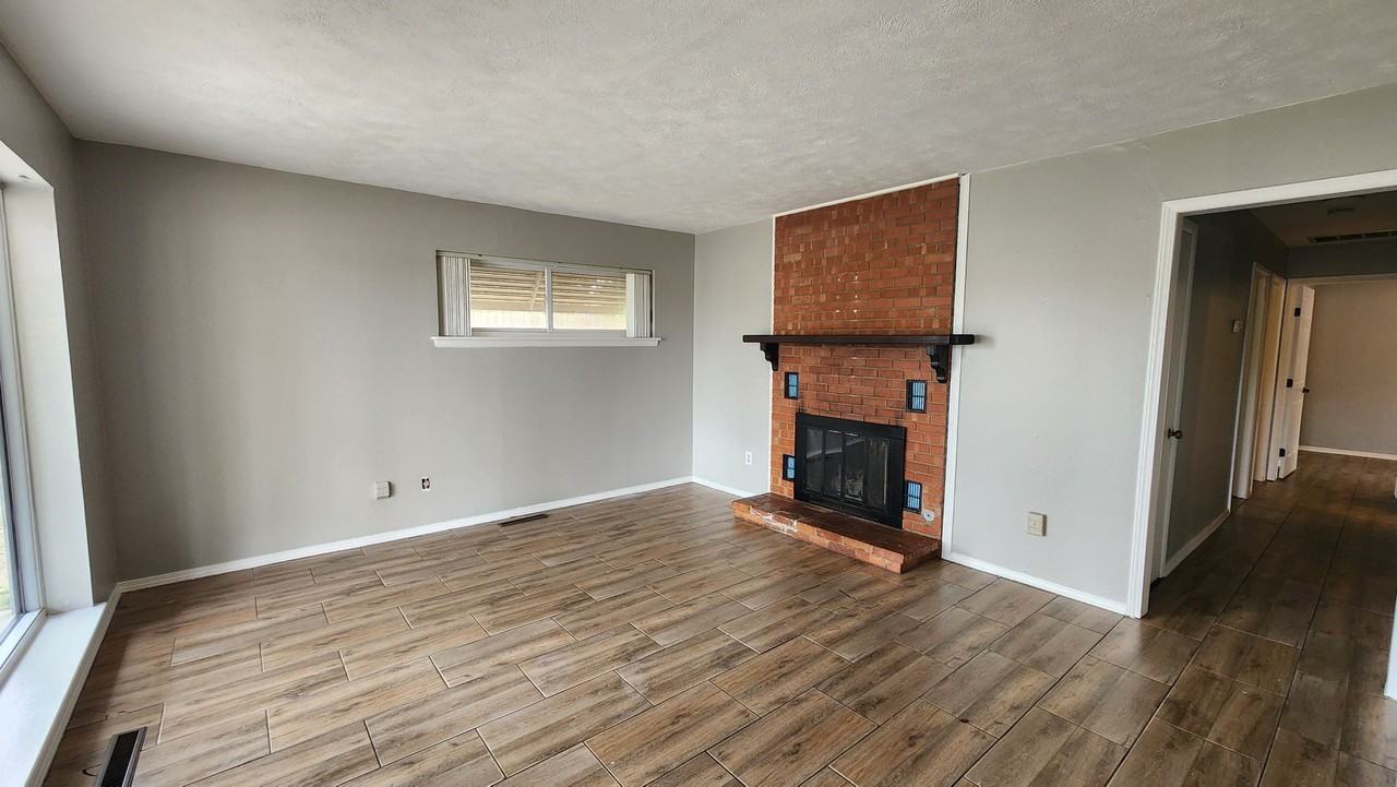 6408 Nw 23rd St - Photo 4 of 32