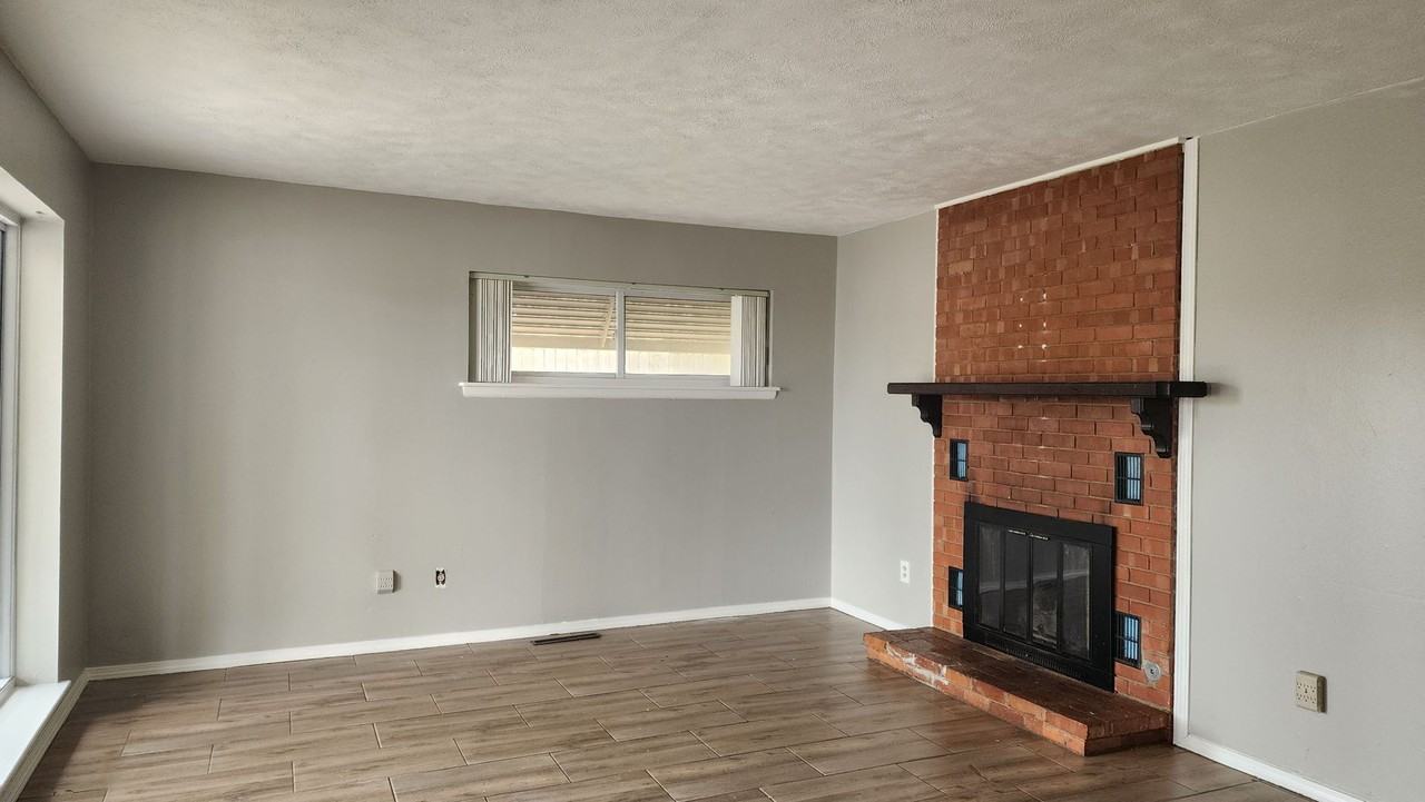 6408 Nw 23rd St - Photo 6 of 32