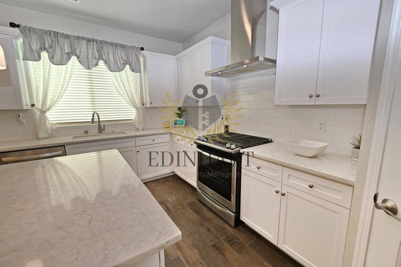 1439 E Via Albero Dr #1 - Photo 4 of 50