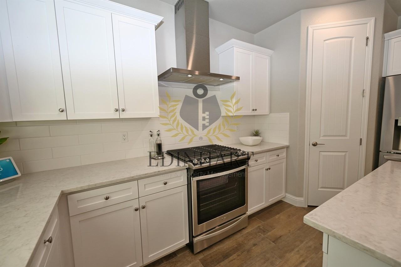 1439 E Via Albero Dr #1 - Photo 5 of 50