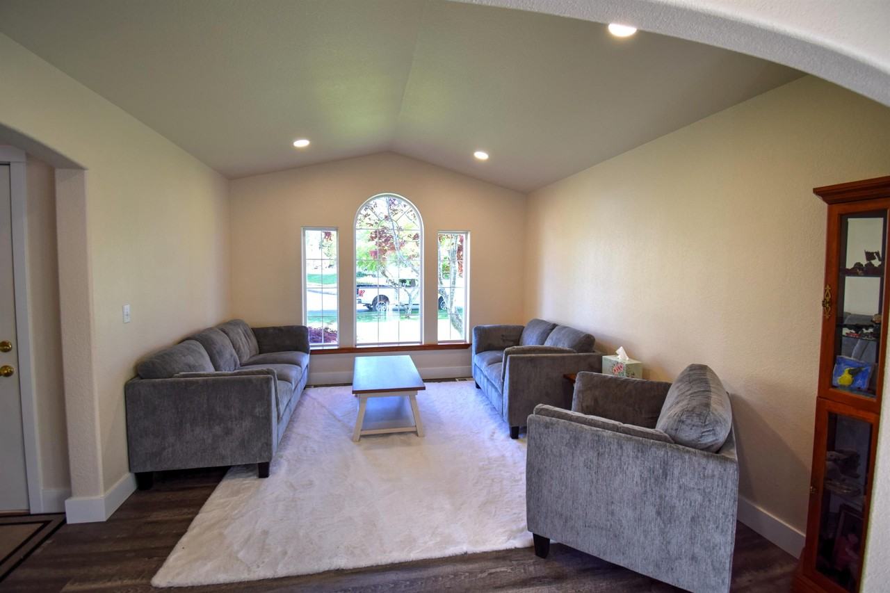 2918 Lohman Ct Se #1 - Photo 3 of 39