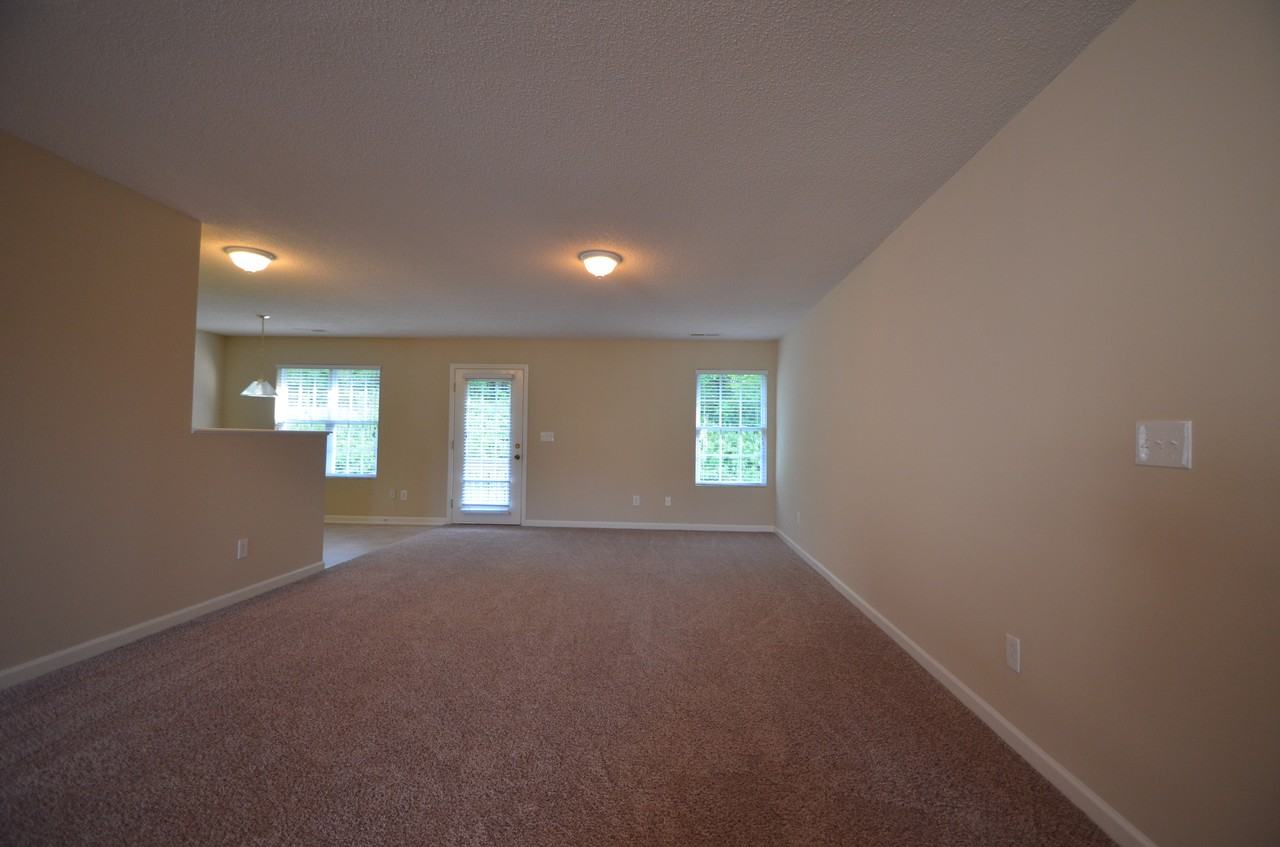 3027 Canterbury Park Dr - Photo 3 of 9