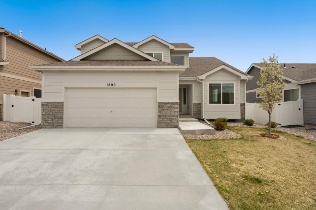 1800 101st Avenue Ct - Photo 2 of 20