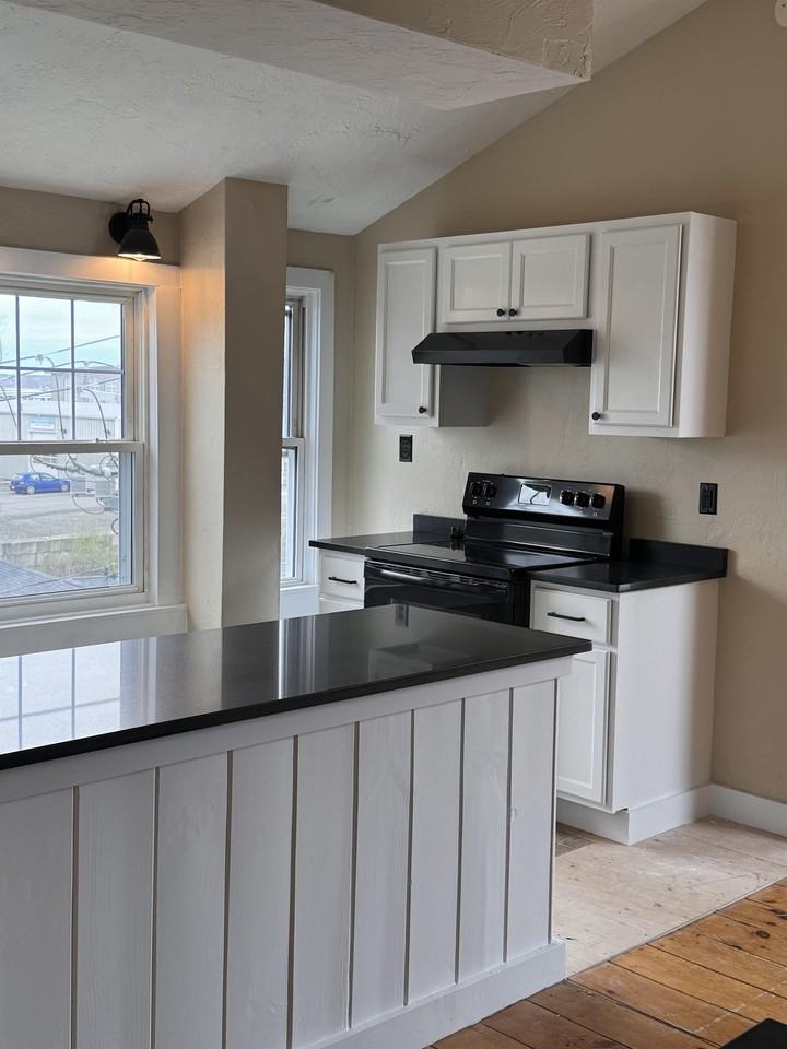 359 Court St Ph #1 - Photo 2 of 11