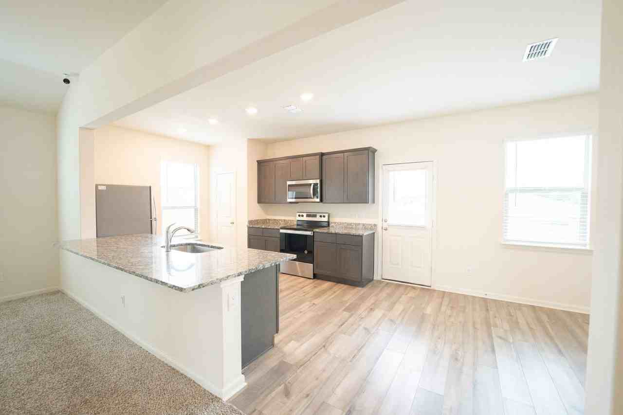 739 Keeneland Dr - Photo 3 of 12