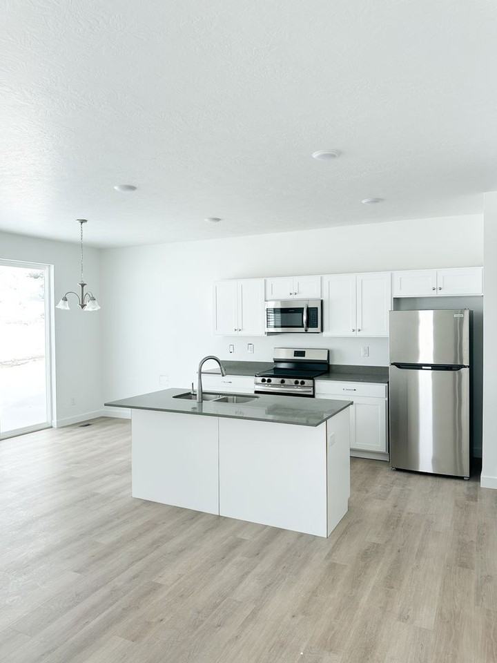 Hidden Hollow Old - Photo 2 of 31